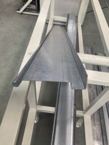 מכונת עיצוב גלילים לדלתות מתכת איכותיות של GuangChi עם מנוע PLC, מיסב, 15 קילוואט, 380 וולט, עובי 0.5-0.8 מ\\\"מ - Product Image 4