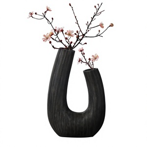 Jarrón de Mesa en Forma de U de Aluminio Minimalista, Metal Negro, Hecho a Mano, Pieza Decorativa Contemporánea para Hogar, Villa u Hotel - Product Image 2