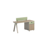 Poste de travail individuel moderne à pied en A avec armoire latérale de rangement en panneau de classe E1, écran de confidentialité vert, finition importée, bureau pour personnel durable