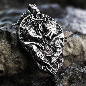 Pendentif pour homme en acier inoxydable de style nordique rétro, charme à l'effigie d'un animal viking, bijou thématique, cadeau - Product Image 1