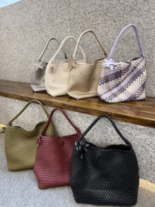 Borsa Casual da <span class=keywords><strong>donna</strong></span> Golden Hobos borsa a tracolla di design in pelle vegana ad alta capacità con borsa a maglia morbida alla moda - Product Image 3