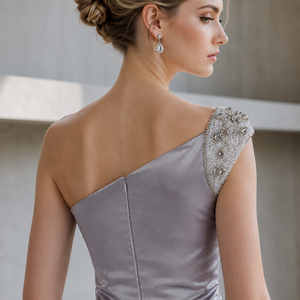 Abito da sera in raso grigio argento monospalla con spalline decorate con perline, drappeggiato, a tubino, per <span class=keywords><strong>la</strong></span> madre della sposa, personalizzabile - Product Image 5