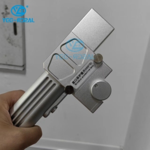 Yeelaser 2000W 3000W Cầm Tay <span class=keywords><strong>Laser</strong></span> Cleaner Gỉ Loại Bỏ Sơn Dầu Gỗ Cửa Làm Sạch Sợi <span class=keywords><strong>Laser</strong></span> Làm Sạch Đầu - Product Image 3