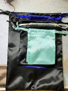 Pochette transparente personnalisée en velours/satin gaufré recyclable avec cordon de serrage pour bijoux, cadeaux, perruques, protection anti-poussière, mèches de cheveux et articles ménagers - Product Image 3