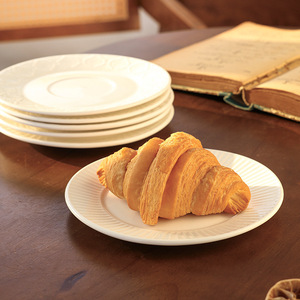 จานแบนลายยุโรปแบบนูน  จานกลมตื้น  ทำจากพอร์ซเลน  ใช้กับเครื่องล้างจานได้  เหมาะสำหรับงานเลี้ยง  จานสเต็ก  จานกาแฟ  ภาชนะบนโต๊ะอาหาร - Product Image 3