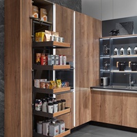 Ensemble de meubles de cuisine modulaires modernes sur mesure avec placage en bois massif de bouleau et plan de travail en quartz de haute qualité pour projet de villa