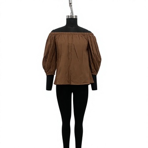 Blusa vintage para mujer con hombros descubiertos, manga abullonada, holgada y con efecto arrugado. - Product Image 1