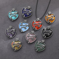 Venta al por mayor de plata antigua multicolor tallada dragón China colgantes corazón encantos Collar para la fabricación de joyas Diy