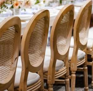 Chaise de <span class=keywords><strong>salle</strong></span> à manger ronde en bois massif roi Louis XV bistro pour événements style français ferme antique en bois rond en rotin - Product Image 6