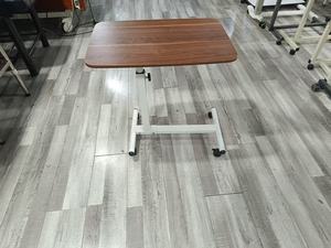 Mkr y tế loại gỗ có thể điều chỉnh chiều cao bàn ăn với bánh xe gấp bệnh viện <span class=keywords><strong>overbed</strong></span> bảng - Product Image 4