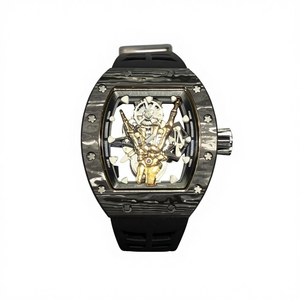 Montre pour homme de haute qualité dorée avec un design ajouré, boîtier en fibre de carbone, bracelet en silicone, résistante à l'eau, mouvement mécanique automatique - Product Image 1