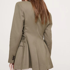 Blazer Entallado para Mujer, Estilo Urbano, Color Verde Oliva, con Cordones Laterales Ajustables, Cierre de un Solo Botón, Solapa con Muescas, Diseño Único, Estilo Oficina - Product Image 4