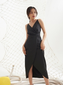 2020 à la mode OEM/ODM noir col rond coupe ajustée taille naturelle robe drapée femmes genou longueur Spaghetti sangle sans manches fait - Product Image 2