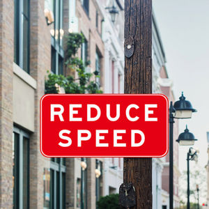 علامات السلامة المرورية المخصصة من الألومنيوم لافتات الشوارع الإعلانية التجارية للحد من سرعة الطريق تتميز بتكنولوجيا الطاقة الشمسية - Product Image 3