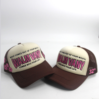 Topi Trucker 5 Panel Warna Kontras Kustom Produsen untuk Dewasa, Topi Trucker Dua Warna dengan Jaring Warna Solid, Logo Bordir