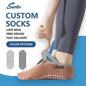 उच्च गुणवत्ता वाले कस्टम लोगो योग मोजे की पकड़ मोजे कस्टम रंगीन लुभावनी गैर-पर्ची महिला मोजे कस्टम - Product Image 1