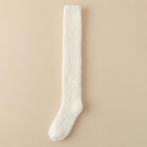 Usine Épais Fuzzy Chaussettes Femmes Personnalisable Broderie Logo Fuzzy Chaud Grip Chaussettes Hiver Chaud Chaussettes En Gros - Product Image 5