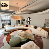 Canapé modulaire en bouclette moderne, design incurvé, coussins texturés moelleux, salon, appartement, villa, intérieurs