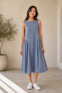 Robe midi bleue sans manches, coupe trapèze, avec ourlet plissé et col rond, tenue décontractée d'été - Product Image 2