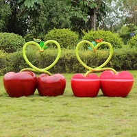 Haute qualité parc d'attractions personnalisé fruits ananas fraise dessin animé Table et chaises résine fibre de verre Statue pour la décoration