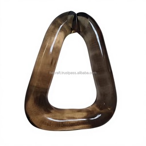 Cadena decorativa de pared de buena calidad para una decoración elegante del interior del hogar y un estilo moderno de pared, disponible para la venta. - Product Image 2
