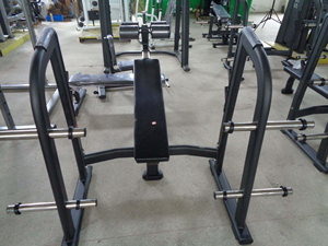 Machine de musculation professionnelle pour presser la poitrine en position assise, idéale pour les bodybuilders, pour le renforcement et le modelage des muscles du bas du torse. - Product Image 2