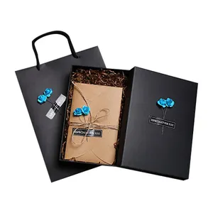 नए आगमन मानक कस्टम ब्लैक कार्डबोर्ड पेपर खरीदारी उपहार पैकेजिंग बॉक्स बैग उपहार के लिए लोगो के साथ