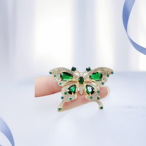 Retro Luz Luxo Esmeralda Rhinestone borboleta Broche Feminino Verão Anti Nu Xaile Buckle Pin Small Suit Acessórios - Product Image 2