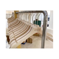 Fabrikant Groothandel Hangers Hoge Kwaliteit Custom Logo Kledingwinkel Rek Opknoping Jassen Houten Doek Hanger Hout Natuurlijk