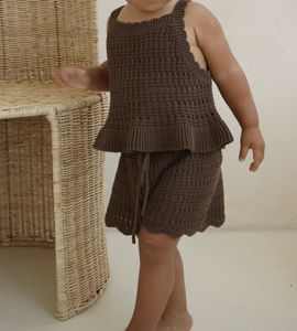 Ensemble en crochet personnalisé : Haut à nouer ajouré à volants et short, Combinaison tricotée, Barboteuse en maille - Product Image 3