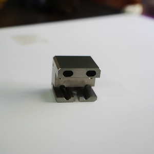 Heruiyun phay dịch vụ chính xác chế biến kim loại máy tiện nhôm thép không gỉ 304 316 7075 6061 phụ kiện gia công <span class=keywords><strong>CNC</strong></span> - Product Image 2