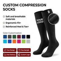 Kaos Kaki Kompresi Logo Kustom Profesional Lembut Bernapas 10-20mmHg Penyangga Setinggi Lutut untuk Atletik Lari Perawat Layanan OEM