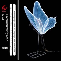 Ouvrez et fermez le papillon Le papillon avec des lumières déplacera les ailes décoratives