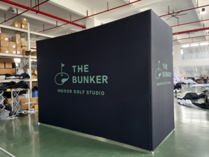 ตาข่ายกั้นจำลองการเล่นกอล์ฟแบบสั่งทำขนาดพิเศษสำหรับงานขายจากโรงงาน พร้อมผ้าจอแสดงผล HD ทนแรงกระแทก สำหรับกีฬาและความบันเทิงในร่มแบบพกพา - Product Image 5