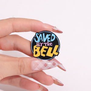 Pin <span class=keywords><strong>de</strong></span> Esmalte con el Logotipo <span class=keywords><strong>de</strong></span> Saved by the Bell, Broche Clásico <span class=keywords><strong>de</strong></span> la Serie <span class=keywords><strong>de</strong></span> Televisión Estadounidense, Insignia <span class=keywords><strong>de</strong></span> Solapa, Joyería, Regalo para Amigos, Venta al por Mayor - Product Image 4