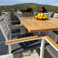 Meubles de restaurant d'extérieur imperméables Table à manger et chaises de jardin en bois Ensembles de tables de patio