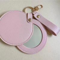 En gros, Ensemble cadeau de soins pour les lèvres brillants en cuir et acier inoxydable, comprenant un miroir de sac, un porte-clés et un pendentif, Pom