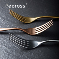 L'ensemble de vaisselle moderne en acier inoxydable de 4 pièces peut être réutilisé pour les fourchettes à manger, les couteaux, les cuillères, la vaisselle pour le dîner et la fête