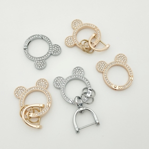 Porte-clés tendance en alliage de zinc avec strass et boucle en O plaquée or mignonne - Product Image 1