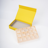 Boîte à chocolat en papier rigide jaune vif avec plateau en plastique amovible, emballage de confiserie de luxe pour boulangeries, boutiques de cadeaux
