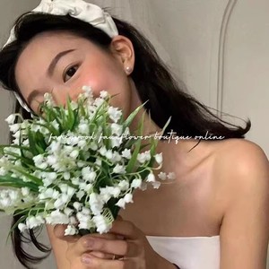 ช่อดอกลิลลี่ออฟเดอะแวลลีย์ประดิษฐ์ 6 ก้าน คุณภาพสูง เหมาะสำหรับตกแต่งงานแต่งงาน ตกแต่งบ้าน และเป็นพร็อพถ่ายรูป - Product Image 3