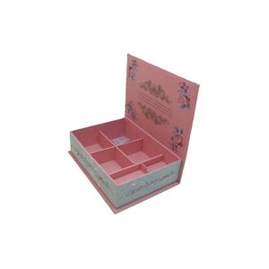 Экологичная подарочная коробка для шоколада в форме книги с индивидуальным дизайном, розовым цветочным узором и разделителем - Product Image 3