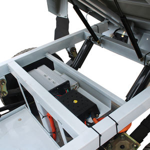 <span class=keywords><strong>Triciclo</strong></span> eléctrico <span class=keywords><strong>de</strong></span> <span class=keywords><strong>carga</strong></span> <span class=keywords><strong>de</strong></span> tamaño <span class=keywords><strong>mediano</strong></span> 72V 1500W con cabina cubierta para entrega en la ciudad - Product Image 5