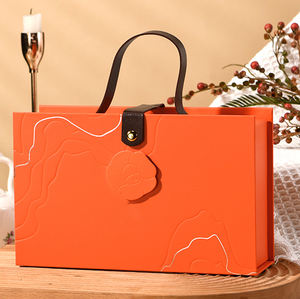 Cadeau de luxe imprimé sur mesure forme magnétique inséré rabat de boîte cadeau rigide avec étui de transport en cuir - Product Image 6