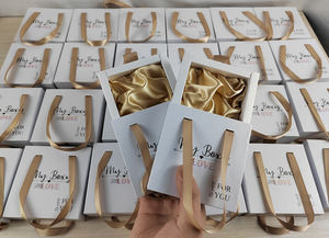 Boîtes d'emballage pour bijoux en satin avec logo personnalisé, design carré élégant pour boucles d'oreilles, cadeaux avec une touche personnalisée - Product Image 6