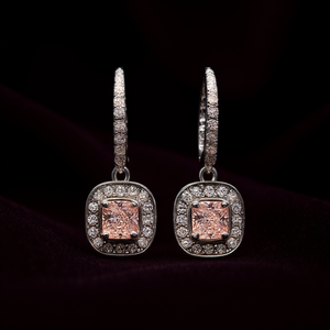 Orecchini in Oro Bianco con Diamanti Taglio Principessa, Centro Rosa Fantasia, Certificati GIA, Gioielli di Lusso da Sposa per Donna - Product Image 2