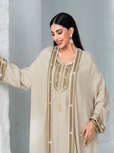 Abaya de haute qualité pour femmes Dubaï 2026 – Vêtement islamique turc et arabe pour l'été et l'hiver, idéal pour l'Aïd, style traditionnel et élégant - Product Image 2