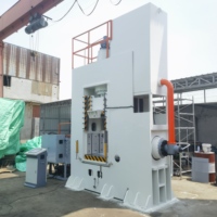 Presse hydraulique fermée multidirectionnelle CE YXLM-800T pour le forgeage à froid, avec moteur à engrenages PLC et pompe 74kW, pour la précision de la transformation des métaux