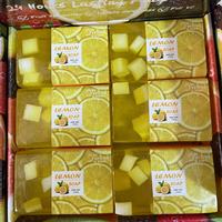 Vente en gros de marque privée de savon nourrissant original pour le bain pour éclaircir la peau avec fleurs et fruits