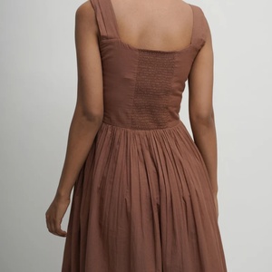 Robe d'été décontractée OEM en lin et coton pour femme, nouvelle collection, longueur maxi, motif floral, sans manches, col halter, style smoking - Product Image 3